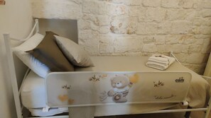 2 室のベッドルーム、アイロン / アイロン台、WiFi、ベッドシーツ
