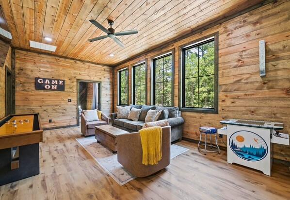 Smart-TV, Kamin, Videospiele