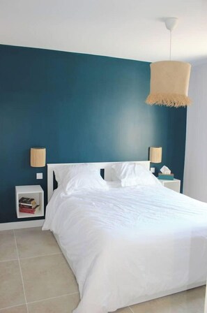 3 bedrooms, desk, iron/ironing board, travel cot