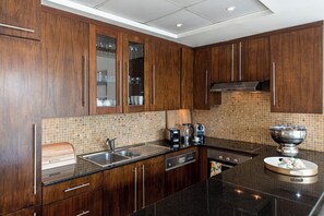 Studio tiện nghi đơn giản | Bếp riêng | Tủ lạnh, lò vi sóng, lò nướng, máy rửa bát 