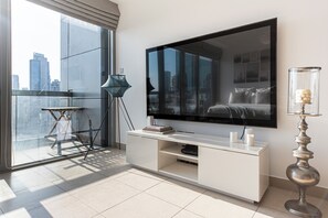 Comfort Studio | Living area | 50-inch Smart TV with cable channels, Netflix, streaming services - Nasma Holiday Homes - 8-Boulevard Walk Tower (Dubai)