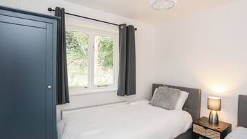 2 bedrooms, individually decorated, individually furnished, free WiFi