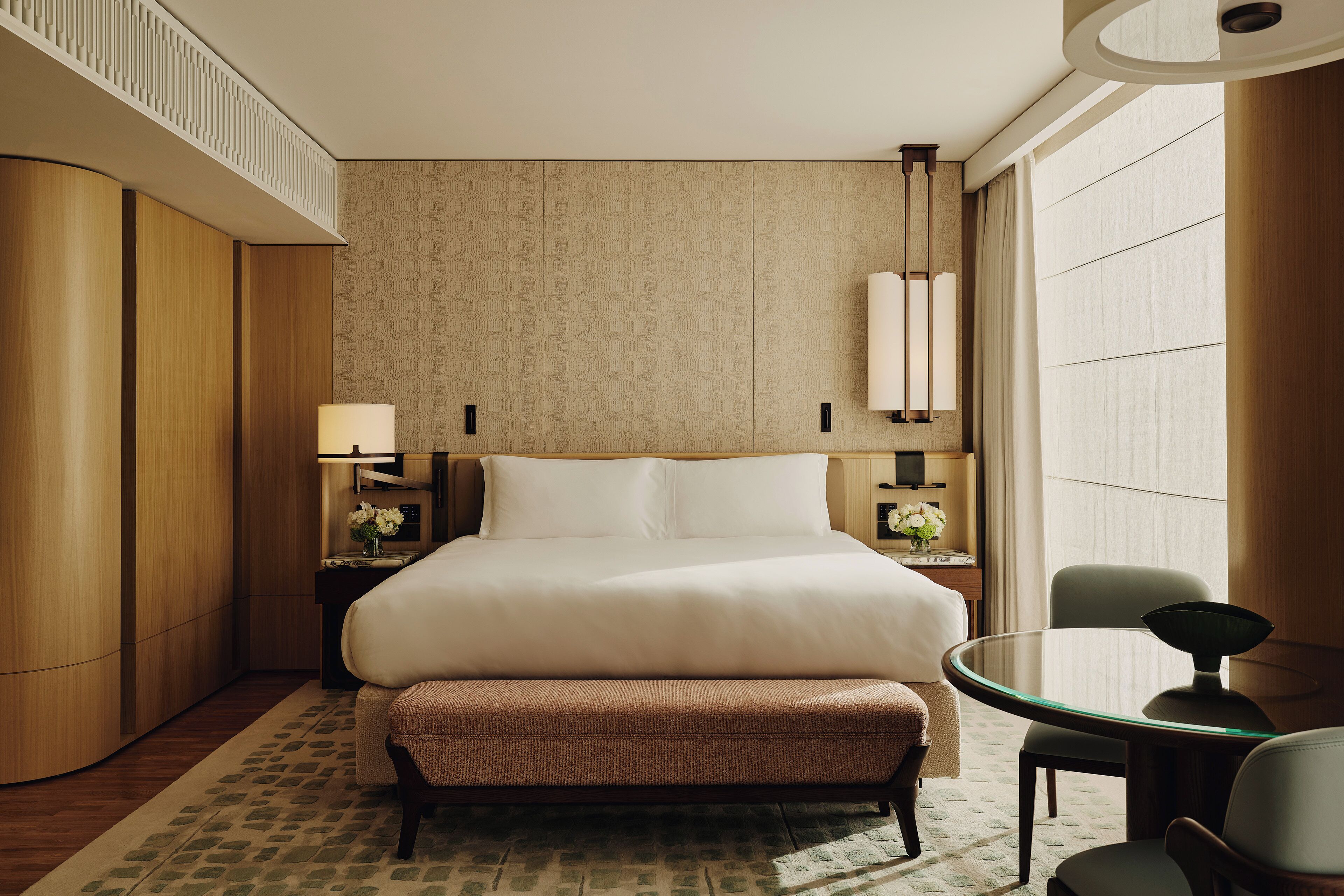 Deluxe Courtyard Studio | Hypo-allergenic bedding, down comforters, free minibar, in-room safe