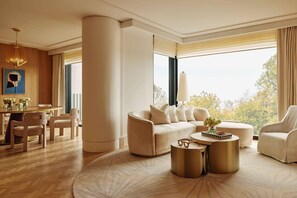 Hyde Park Balcony Suite | Living area | 65-inch Smart TV with satellite channels - The Emory, Maybourne (London)