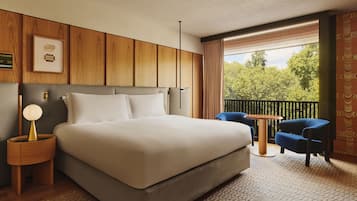 Two Bedroom Corner Suite | Seprai antialergi, selimut bulu angsa, minibar gratis, dan brankas