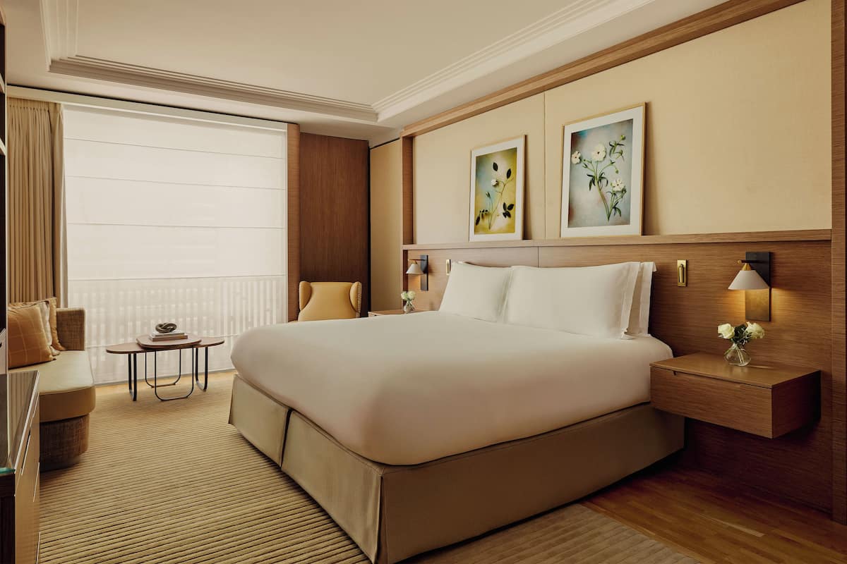 Allergitestet sengetøy, dundyner, minibar (inkludert) og safe på rommet