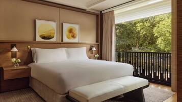 Deluxe Park Junior Suite | Hypo-allergenic bedding available, down comforters, minibar (free items)