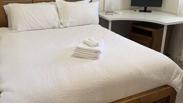 3 bedrooms, iron/ironing board, WiFi, bed sheets