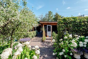 Property grounds - Bed and Beach - Escape to Your Private Oasis in Zandvoort! (Zandvoort)