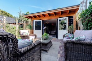 Terrace/patio - Bed and Beach - Escape to Your Private Oasis in Zandvoort! (Zandvoort)