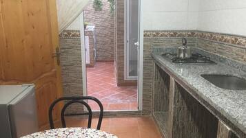 Fridge, microwave, oven, cookware/dishes/utensils