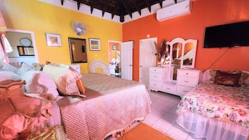 Chambre Confort, plusieurs lits, balcon | Fer et planche Ă repasser, Wi-Fi gratuit, draps fournis