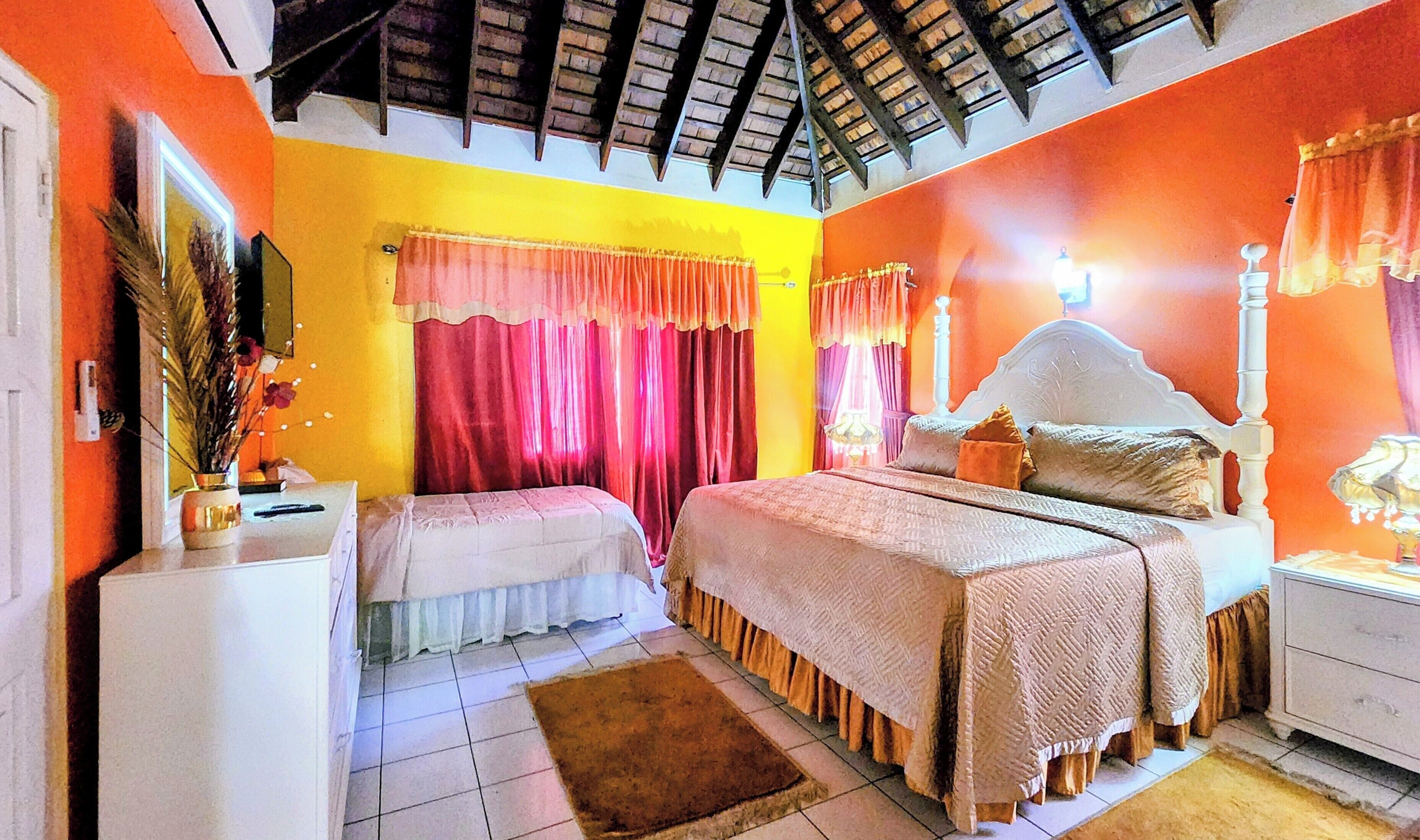 Chambre Confort, plusieurs lits, balcon | Fer et planche à repasser, Wi-Fi gratuit, draps fournis