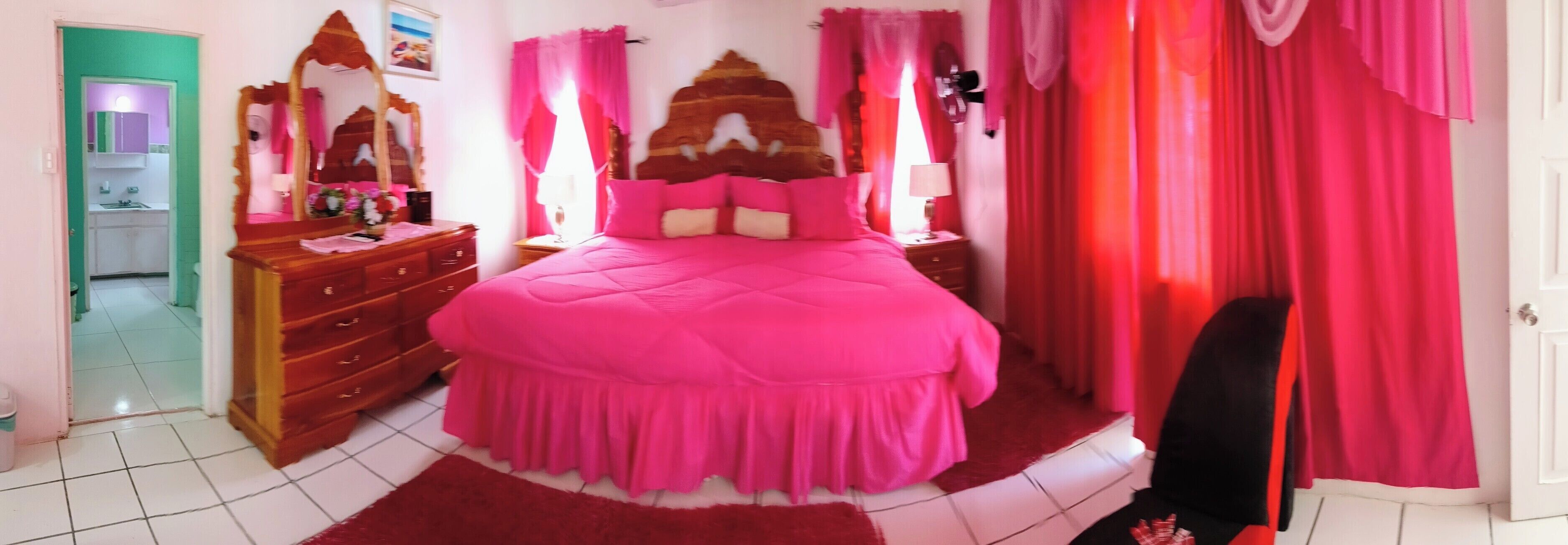 Standard Room, 1 King Bed, Balcony | Iron/ironing board, free WiFi, bed sheets