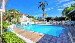Outdoor pool, sun loungers - Pink Hibiscus Villa (Montego Bay)