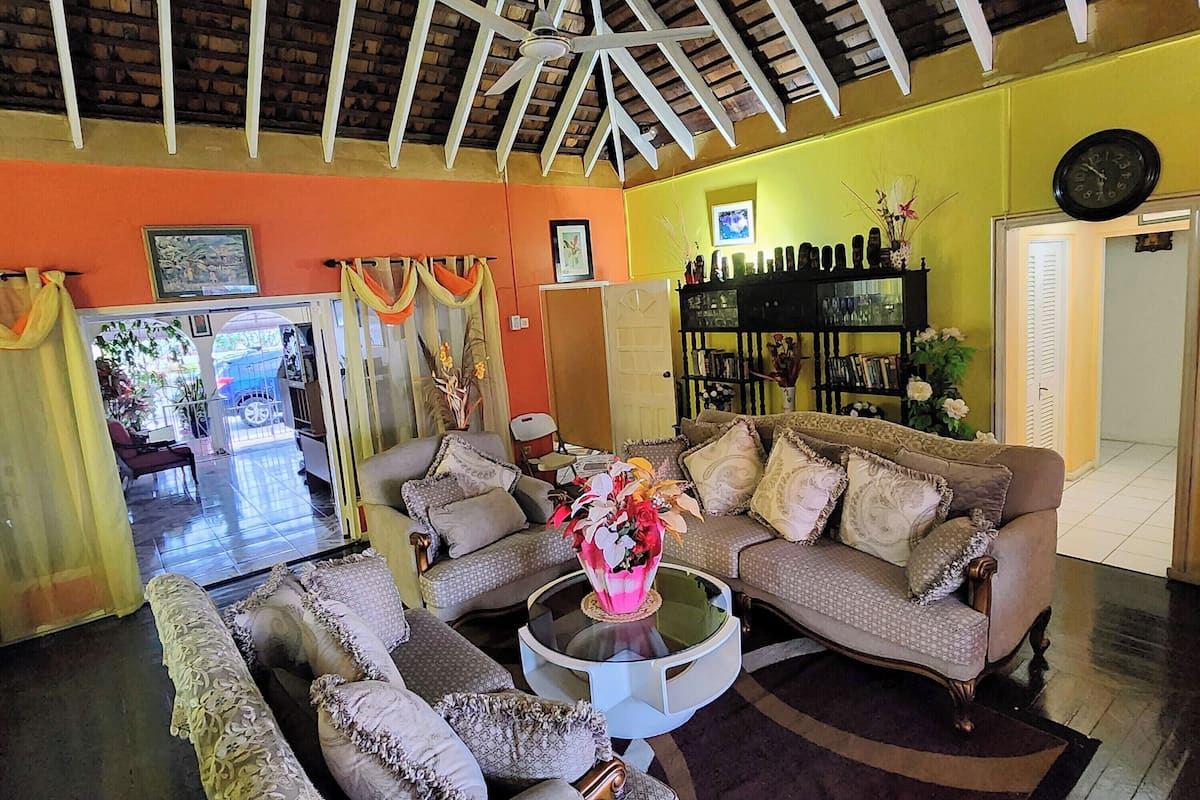 TV connectée de 32 pouces avec chaînes numériques