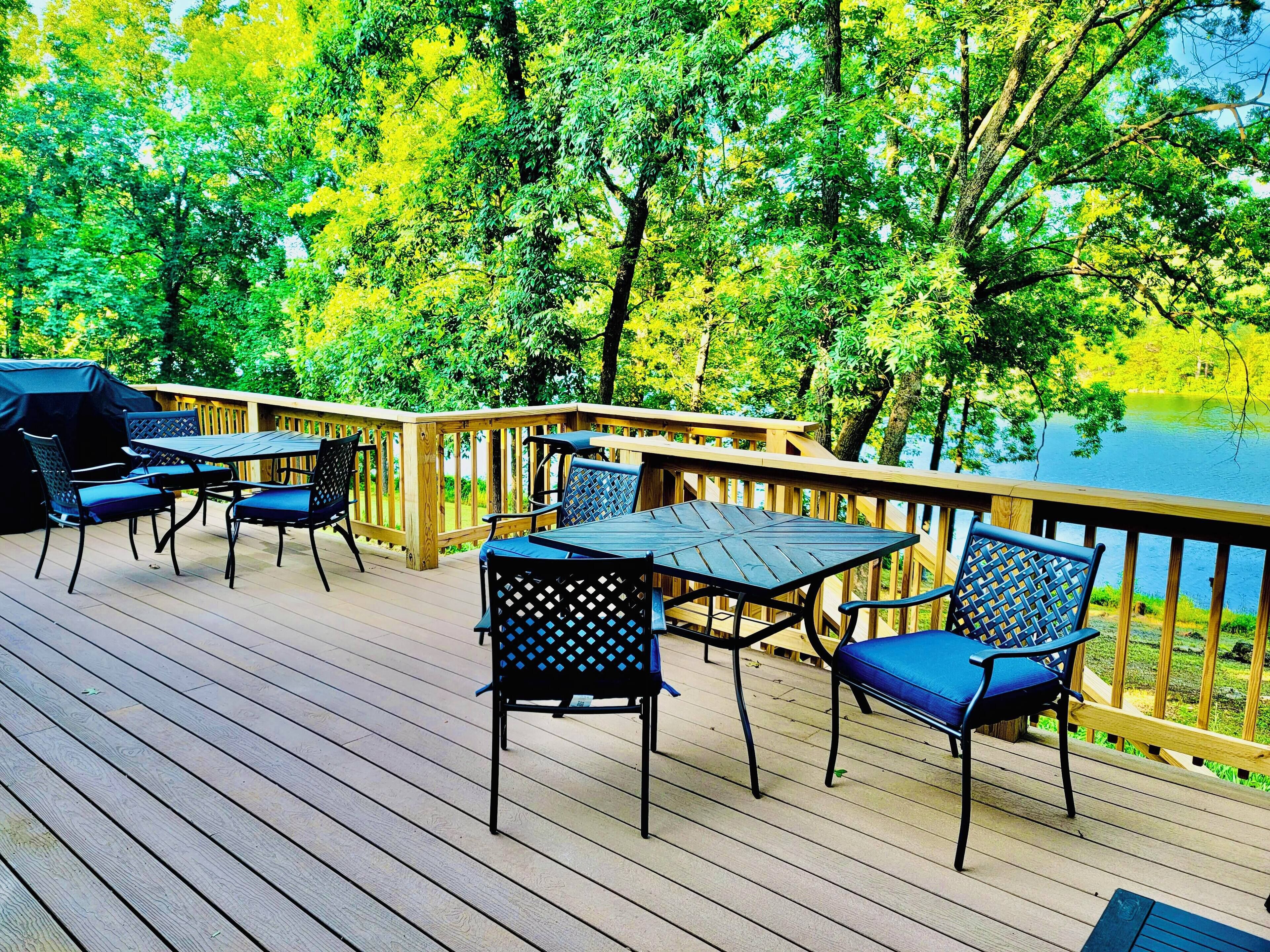 Lakefront home, large deck, grill, dock. In Spring River country near Hardy, AR