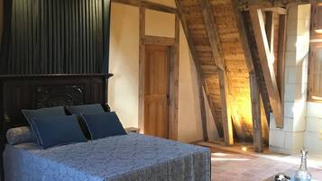 Luxury Room, 1 Queen Bed, Garden Area | 1 bedroom, soundproofing, free WiFi, bed sheets