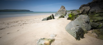 Sunshine Cottage -  a cottage that sleeps 4 guests  in 2 bedrooms