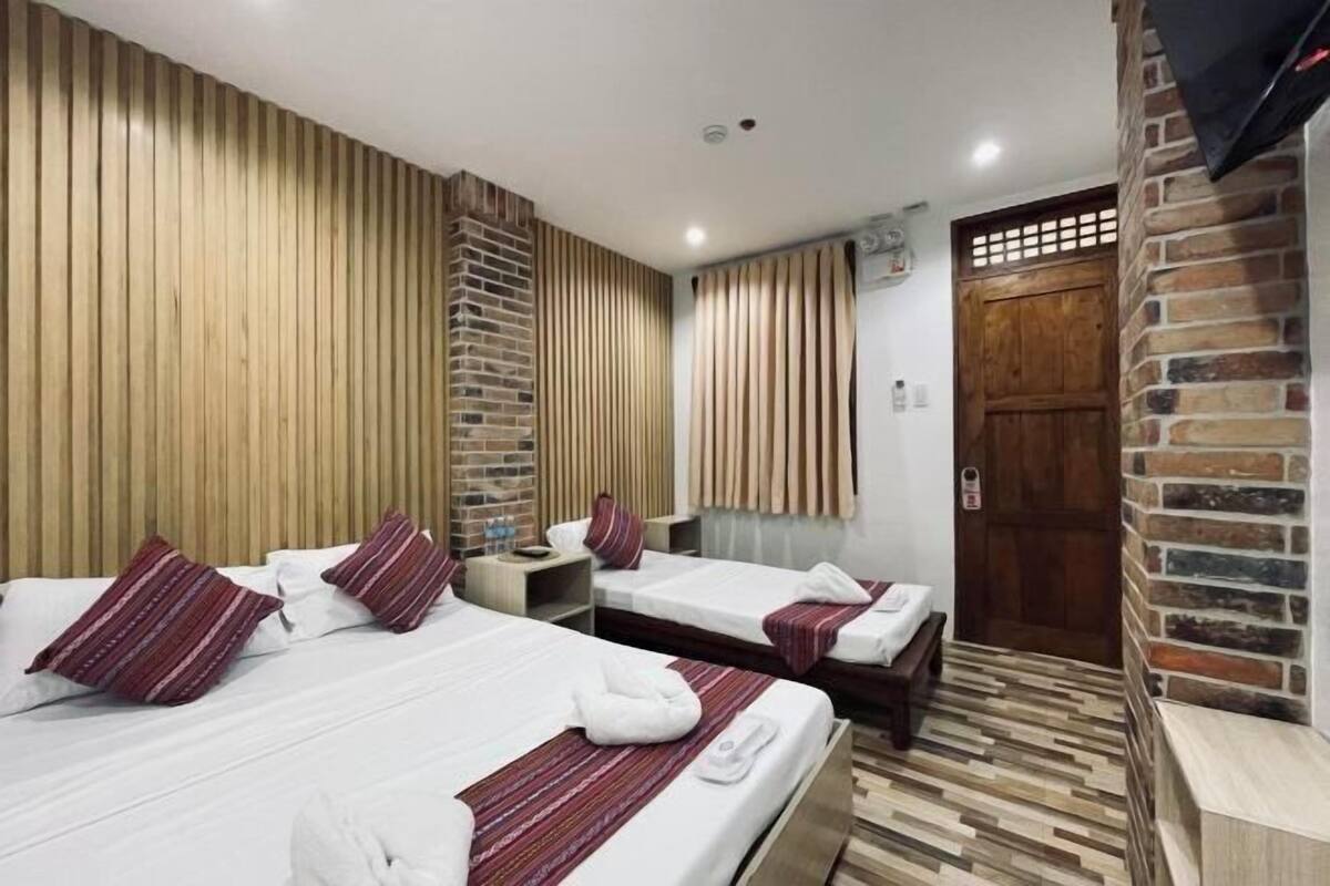 19 bedrooms, desk, free WiFi, bed sheets