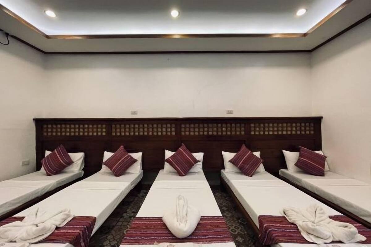 19 bedrooms, desk, free WiFi, bed sheets