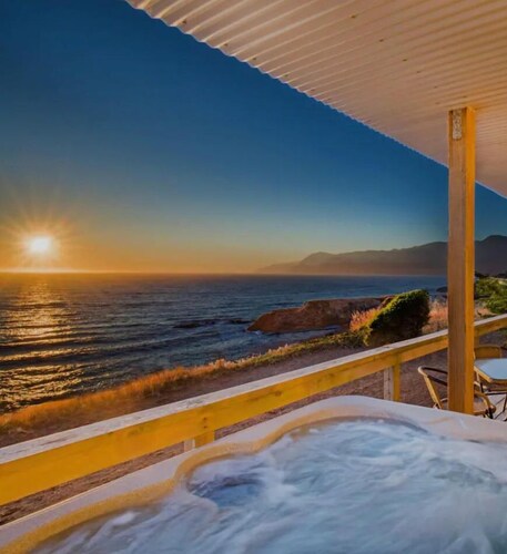 Stunning  by OceanviewHotTubs Tesla Charging Oceanfront! Shelter Cove