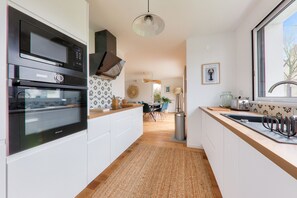 Réfrigérateur, micro-ondes, four, lave-vaisselle