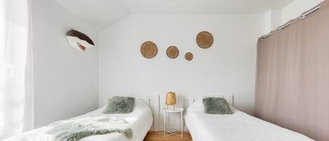 4 bedrooms, in-room safe, free WiFi