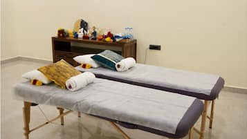 Bilik rawatan pasangan, rawatan Ayurveda, perkhidmatan urut