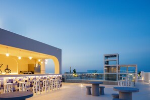 Bar en bord de piscine