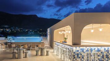 Bar accanto alla piscina