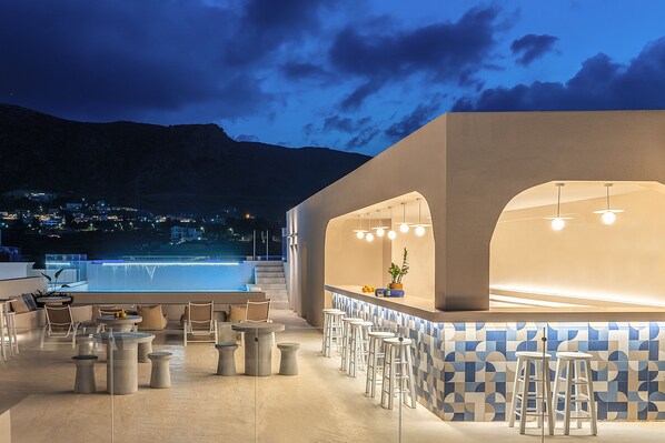 Bar en bord de piscine