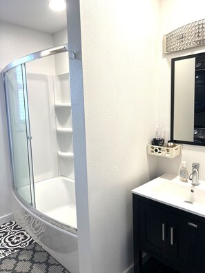 Shower, hair dryer, towels, soap - A Pensacola Poolside Paradise Minutes From Downtown! (Pensacola)