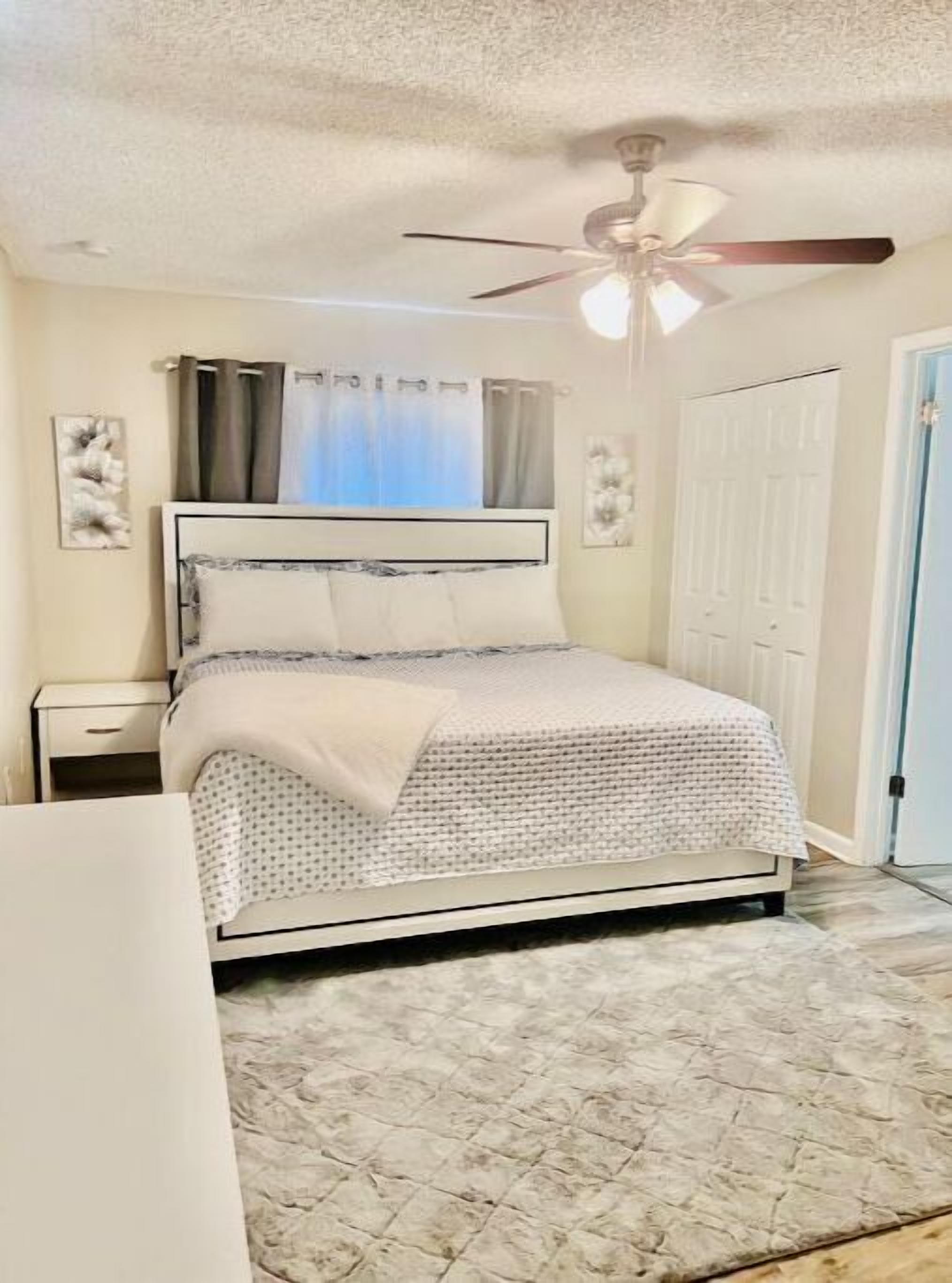 Beautiful home close to Parks