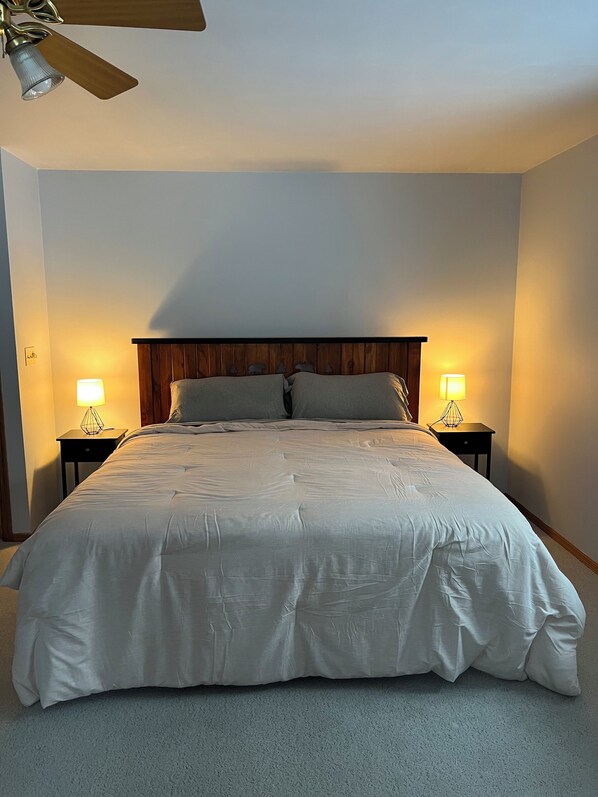 4 bedrooms, iron/ironing board, WiFi, bed sheets