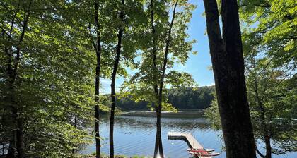 Beautiful lakefront cabin just minutes from downtown Eagle River!