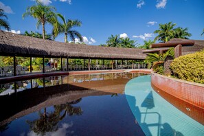 4 indoor pools, open 7:00 AM to 10:00 PM, pool umbrellas - Hot Springs Hotel - Centro (Caldas Novas)