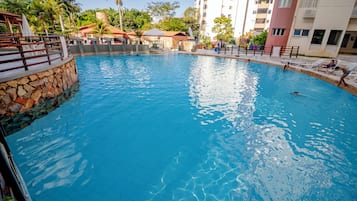 4 ๊ฐ์ ์ค๋ด ์์์ฅ, 07:00 ~ 22:00 ์คํ, ์์์ฅ ํ๋ผ์, ์์ค ๋ด ์ธ๋ช
๊ตฌ์กฐ์