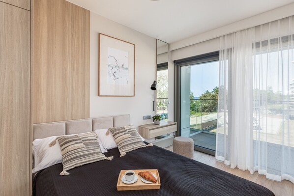 1 bedroom, desk, bed sheets
