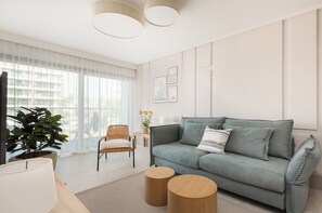 1 bedroom, desk, bed sheets