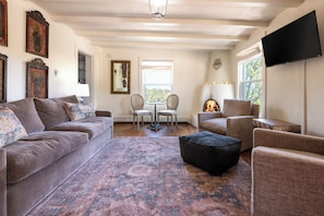 Smart TV, fireplace, stereo