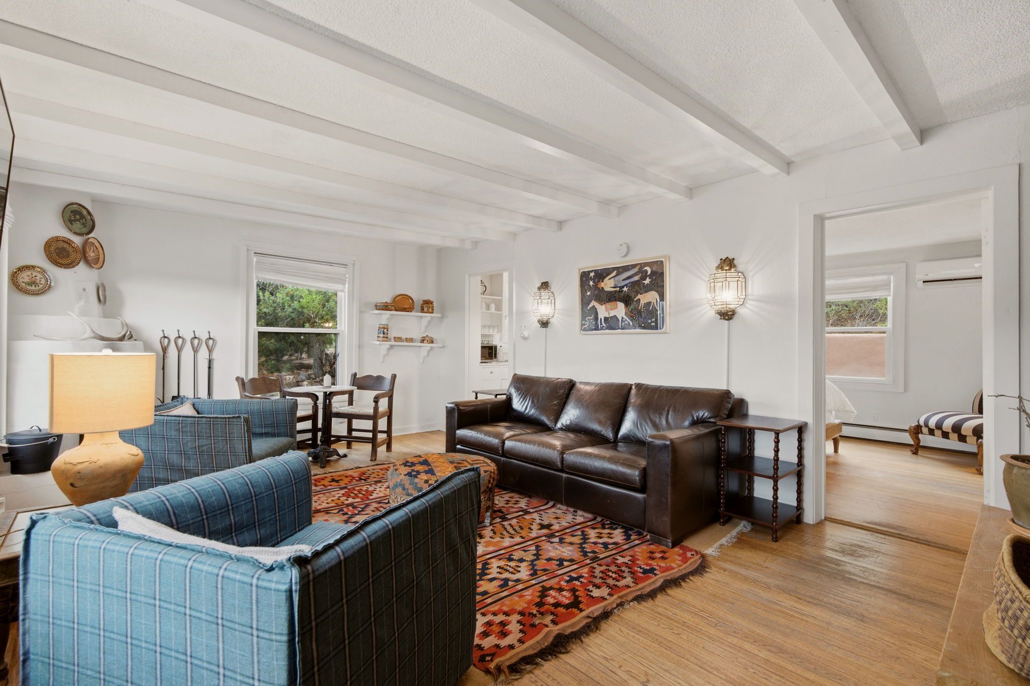 Smart TV, fireplace, stereo