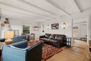 Smart TV, fireplace, stereo - Tesuque Outpost |Casita H | Best views in Santa Fe (Santa Fe)