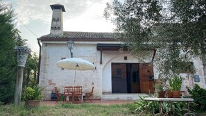 Outdoor dining - Le Agavi Country House & Pool (Puglia)