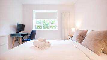 1 chambre, décoration personnalisée, ameublement personnalisé, bureau