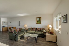 Smart TV, fireplace, DVD player, books