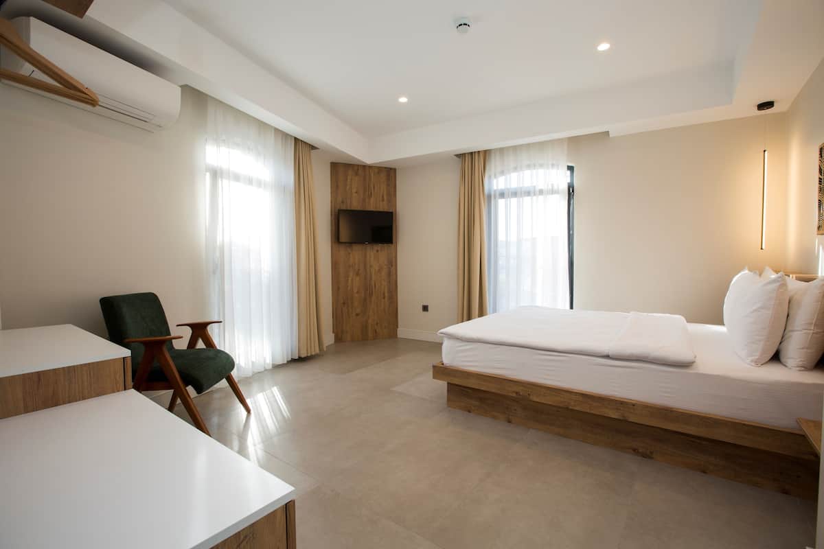 Family Room | Egyptian cotton sheets, premium bedding, free minibar items