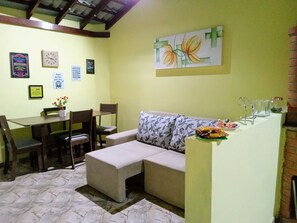 TV, DVD player - Cozy HOUSE close to the Water Park in Águas de Lindóia UNMISSABLE 🏡😊 (Jardim Lazari Águas de Lindóia)