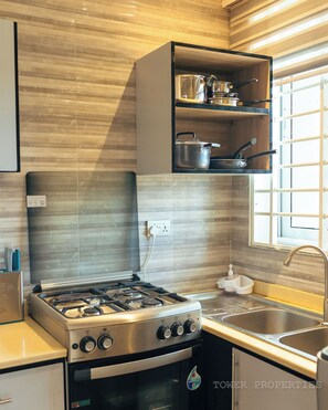 Kühlschrank, Mikrowelle, Wasserkocher, Toaster