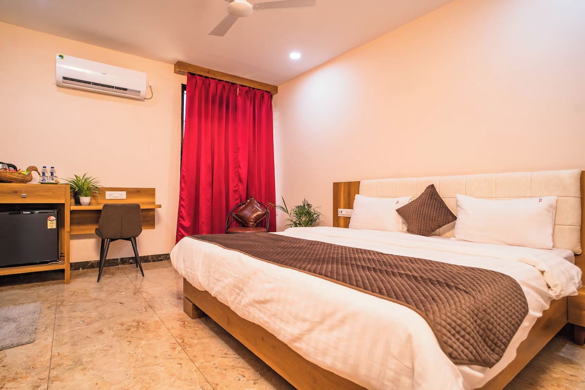 Deluxe-Doppelzimmer | Zimmersafe, Schreibtisch, kostenloses WLAN, Bettwäsche